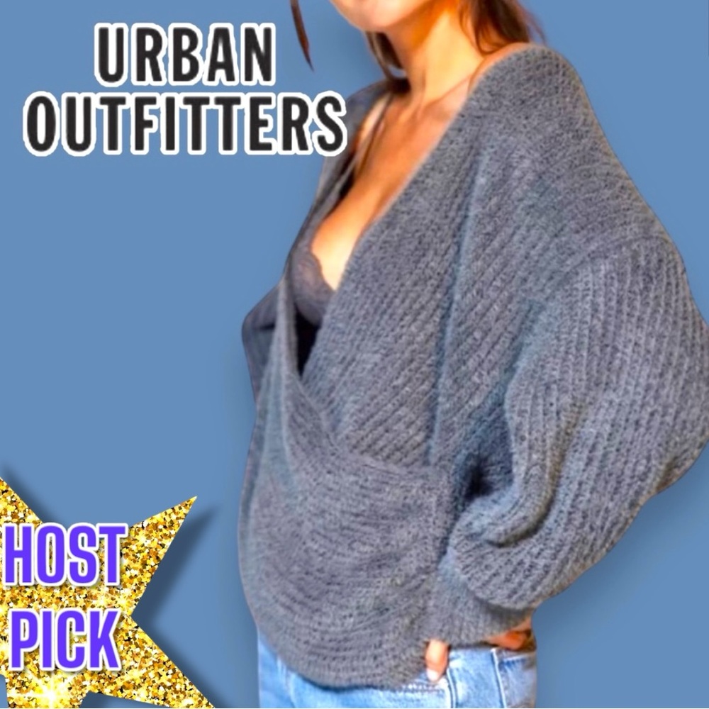 ⭐️HP!⭐️ EUC Urban Outfitters Cross Body Fuzzy Ribbed Sweater in Grey. Size Small - Picture 1 of 13